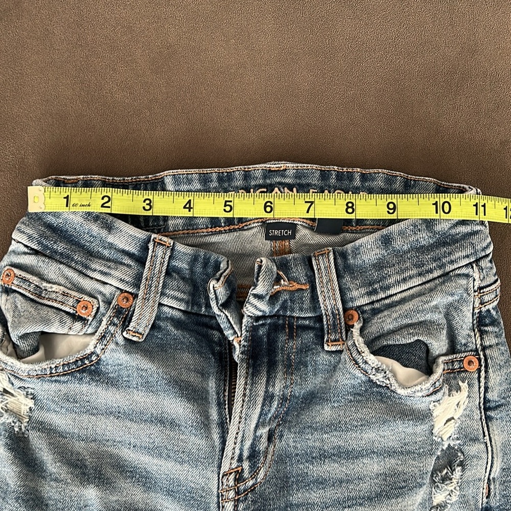 American Eagle Light Wash Distressed Women Jeans - Picture 6 of 6